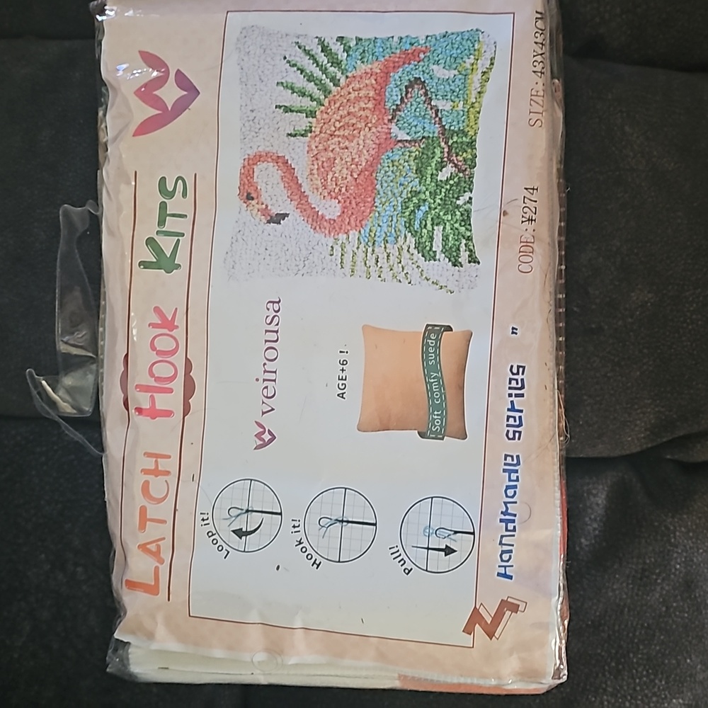 Flamingo latch hook kit